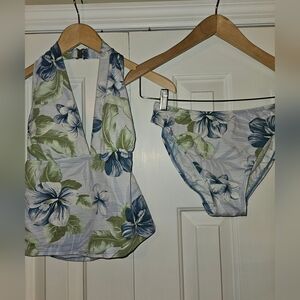 Tommy Bahama woman's floral 2 piece bathing suit, size 6